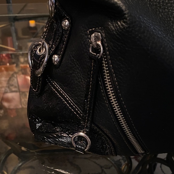 Luce Black Pebble Leather Shoulder Bag. - Picture 2 of 11
